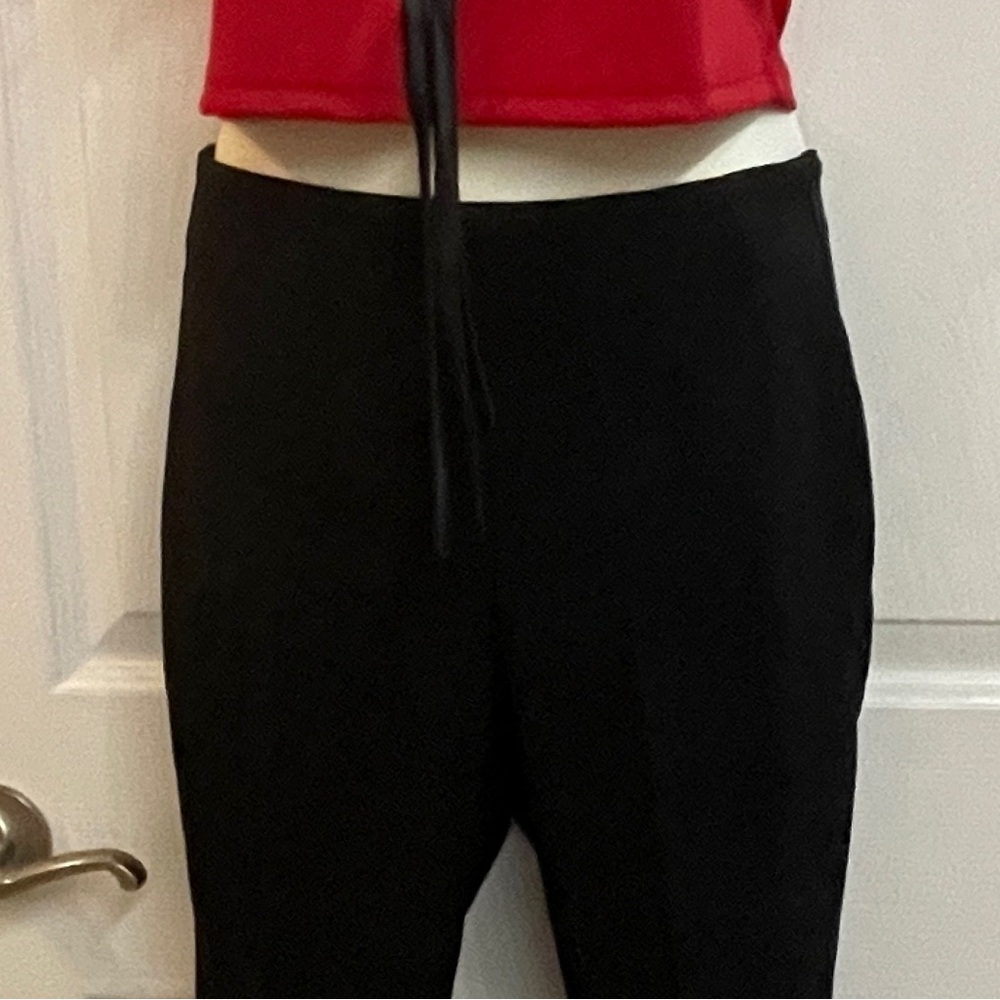 Classic Black form fitting pants *NICE *

MACHINE WASH
great pants excellent